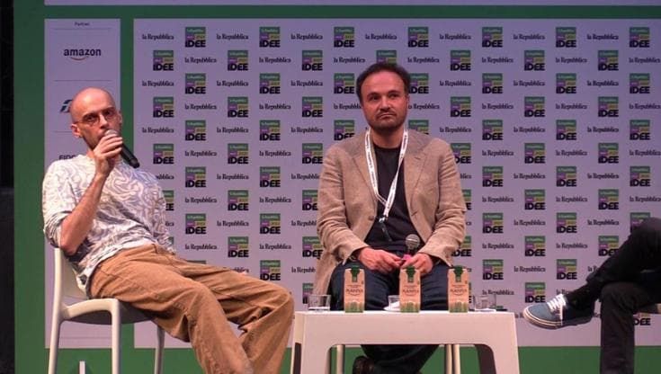 Repubblica delle Idee 2023, Jonathan Bazzi: "Io scrittore cresciuto a Rozzano dove anche le famiglie vivono la scuola come un peso"