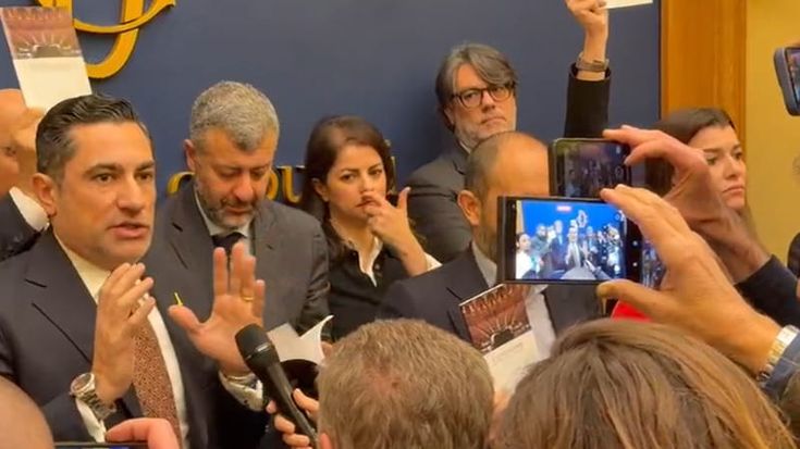 Tensione alla Camera, blitz del centrosinistra: respinta CasaPound