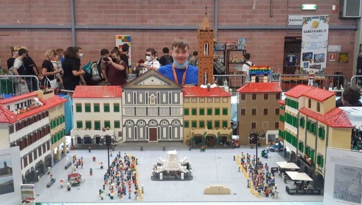 Empoli, piazza Farinata degli Uberti riprodotta con i mattoncini Lego
