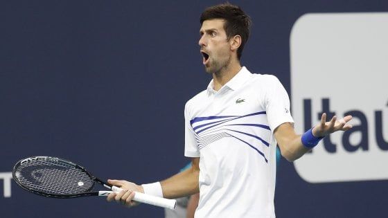 Tennis, Miami: Djokovic e Halep agli ottavi soffrendo, fuori la Stephens