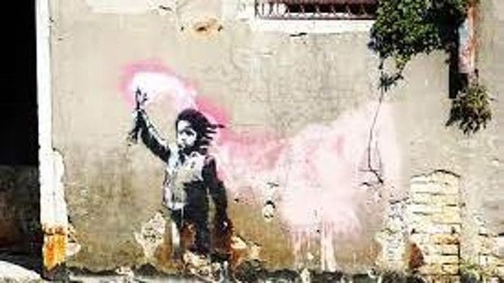 Sul Banksy che sbiadisce street artist contro Sgarbi: “È effimero, no al restauro”
