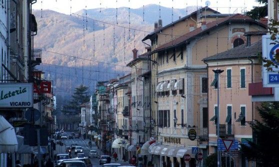 Poliziotti ai seggi, trattorie fuorilegge e il pranzo domenica arriva da Bologna