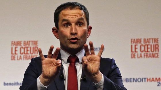 Francia, socialisti al voto per il ballottaggio. Hamon e Valls si contendono la candidatura per l'Eliseo