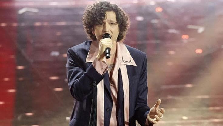 Sanremo 2026, Ermal Meta canta l'infanzia a Gaza. Conti: "I fiori mai sulle tombe dei bambini"