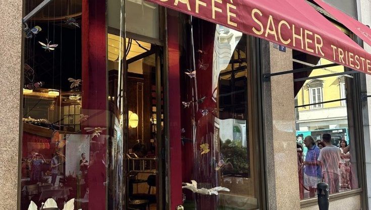 Prezzi troppo alti al caffè Sacher di Trieste, il sindaco: "Basta polemiche, se hai soldi vai, altrimenti guardi"