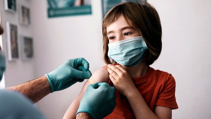 Le "Mammedimerda": "Con il vaccino ai bambini giù le mascherine in classe"