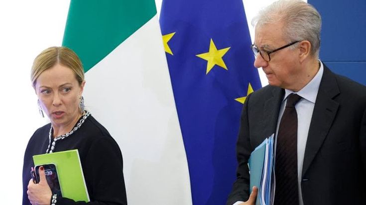 La notizia dell’indagine ricevuta dal sottosegretario e il vertice d’emergenza: attacchiamo