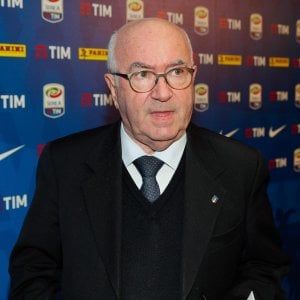Lega A, approvato bando diritti tv 2018-21. Altro rinvio per la nuova governance. Tavecchio: "Esprimeremo candidato per Figc"