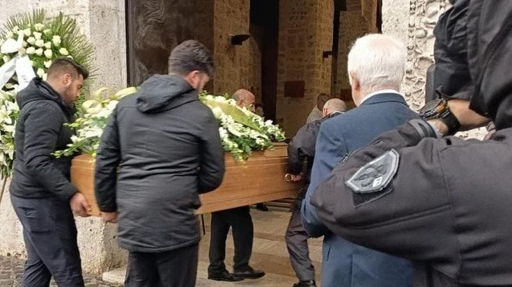 “Ciao Leo, ragazzo gentile”, a Sora l’addio di familiari e amici a Leonardo Fiorini