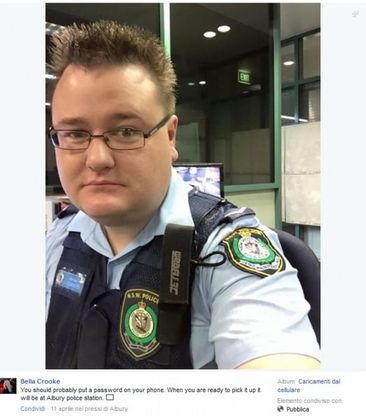 Australia, perde smartphone: poliziotto la avvisa con autoscatto