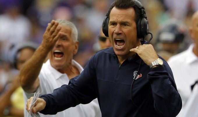 Nfl, paura per il coach dei Texans. Brady si ispira ai Red Sox, Foles 7 td, &egrave; record