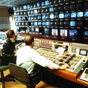 Rai: grattacieli, doppie sedi, un tg da 4 milioni. Ecco i conti della periferia