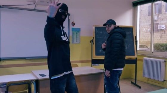 Marcianise, gli ispettori nella scuola media "Moro dopo un video shock