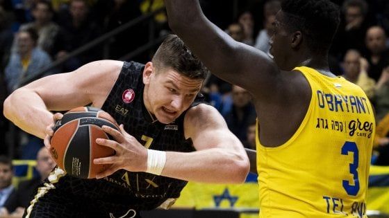 Basket, Eurolega: Milano cede sul più bello, il Maccabi vince 94-92