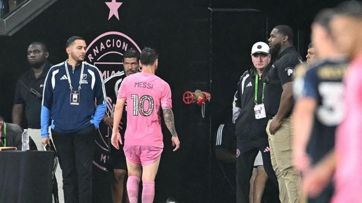 Messi, allarme Mondiale: esce per infortunio, Argentina in ansia
