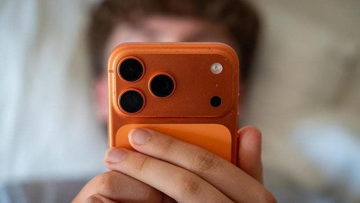 Social vietati ai minori di 15 anni in Francia, prima viene il diritto di crescere