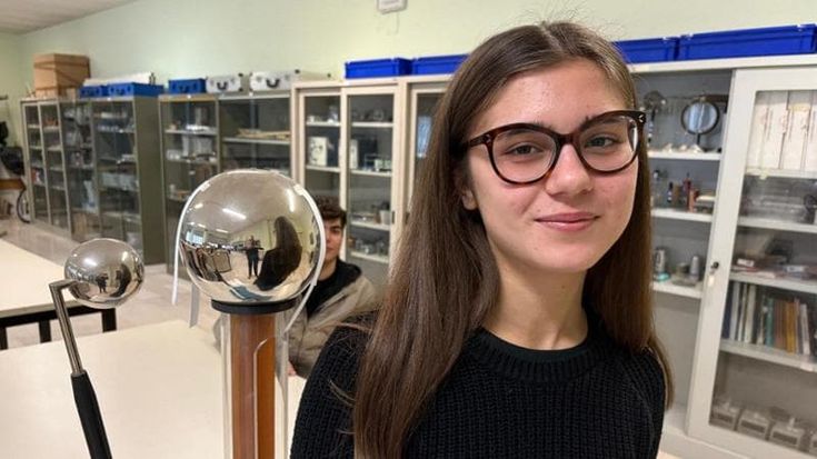 La passione di Ludovica Bacchelli per la fisica, a 16 anni selezionata per la Citizen Science School