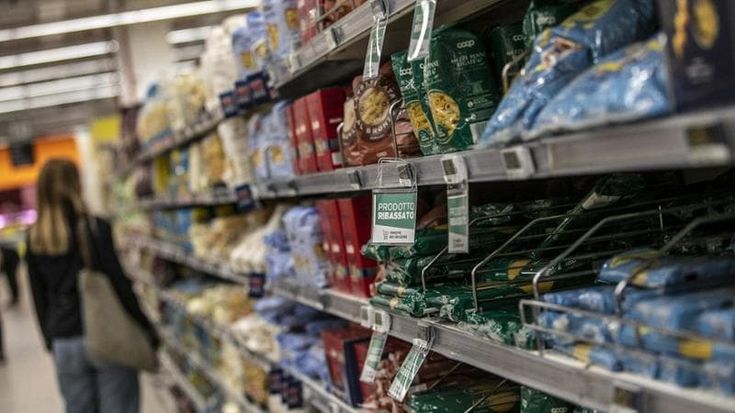 Un terzo delle famiglie risparmia sul cibo, gli anziani i più colpiti