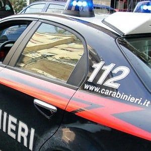 Firenze, "pescano" i soldi dalla cassetta delle offerte con il nastro adesivo