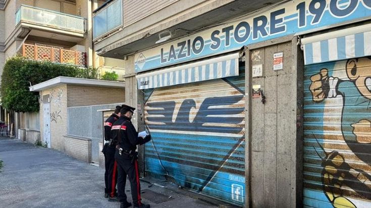 Bomba contro il Lazio store, a Ostia continua la guerra tra clan