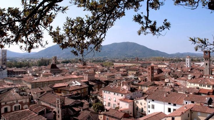 Lucca e la Lucchesia. Idee per scoprirle a piedi e in bici. Magari in un weekend