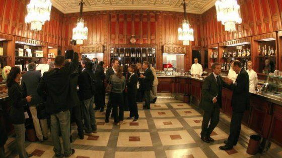 "Onorevole, prima paghi": guerra dello scontrino al bar della Camera
