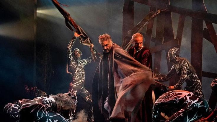 La Divina Commedia al Brancaccio: a teatro il kolossal su Dante, verso il Paradiso cantando e ballando