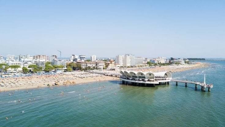 Stupro di Lignano Sabbiadoro, la procura chiede l'archiviazione per i 5 ragazzi: "La giovane era consenziente"