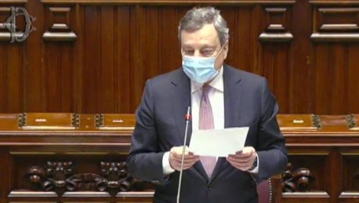 Migranti, i paletti del premier: "Salvarli tutti, rimpatriare gli irregolari"