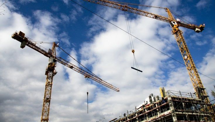 Solo 3 candidati sindaci su 13 all'incontro con architetti e ingegneri, Damilano assente: è polemica