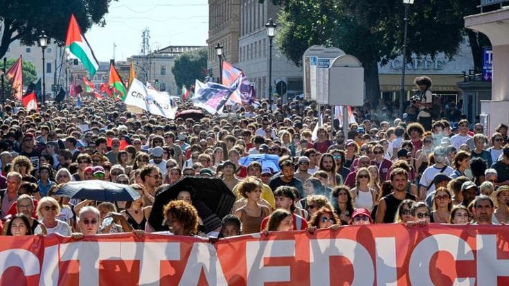 Spin Time va in piazza in nome della casa: “Siamo cinquantamila”