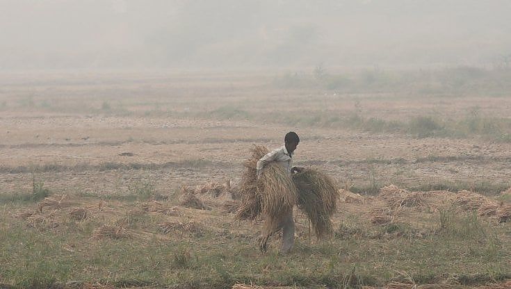 India, corsa contro il tempo per salvare un bambino incastrato in un pozzo