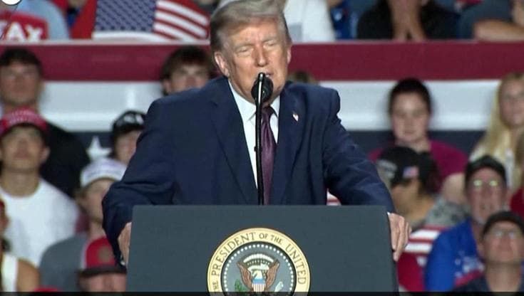 Midterm, Trump ribadisce: "Se vinciamo 5.000 dollari a ogni cittadino, ma da spendere in America"