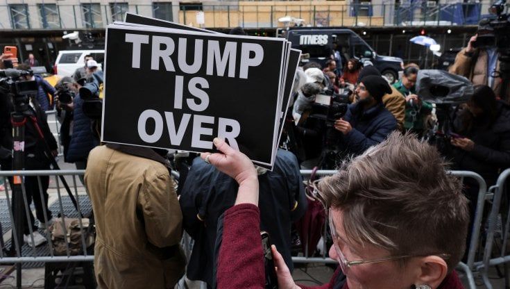 Usa, il gran giurì rinvia la decisione su incriminazione di Trump