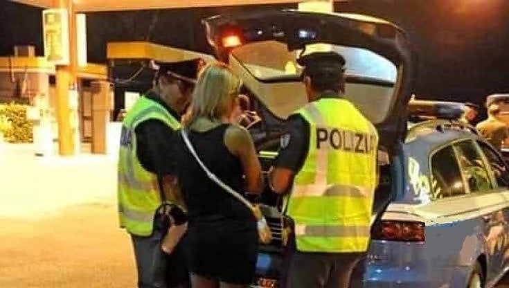 Ubriaca e contromano in tangenziale: donna denunciata, la Polstrada evita una tragedia