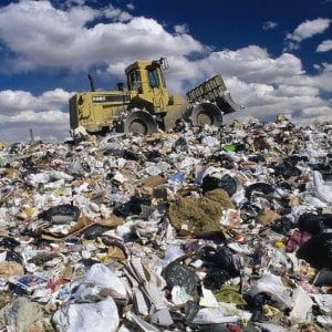 Bluff differenziata sprechi da 20 milioni. Pochi impianti organico in discarica