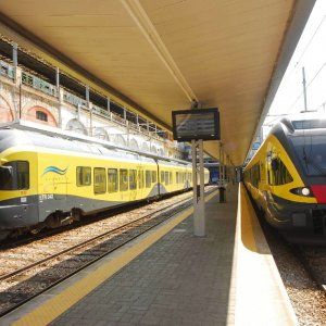Bari, i pantaloni si impigliano nella gru sul cantiere ferroviario: grave un operaio
