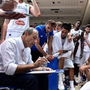 Basket, l'Italia travolge la Repubblica Ceca. Grande ritorno di Messina