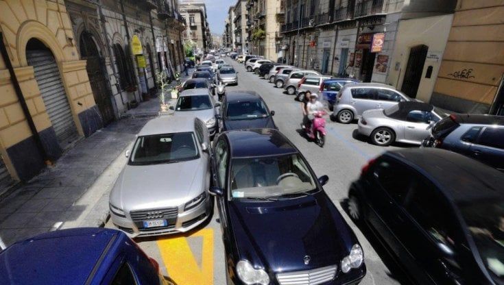Doppie file e spintarelle, l’Istat rovescia l’Italia: meglio il Sud e le donne