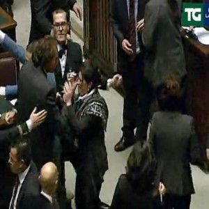 Disordini alla Camera: sospesi per 10 giorni 22 deputati M5S, per 15 il questore Dambruoso