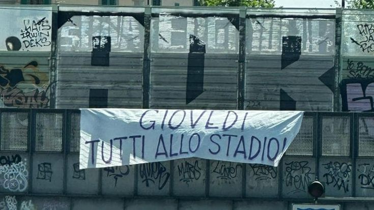 “Tutti allo stadio”: striscioni della Curva in città per riempire il Franchi in Conference