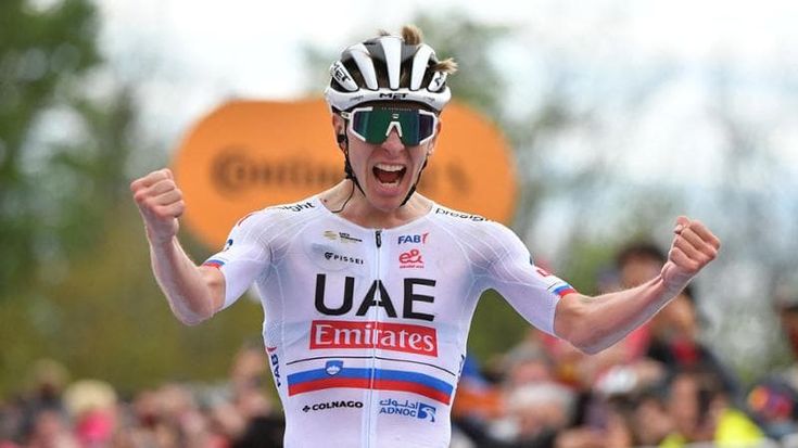 Giro d’Italia, Pogacar dà spettacolo sulla salita di Pantani: vince a Oropa e conquista la maglia rosa
