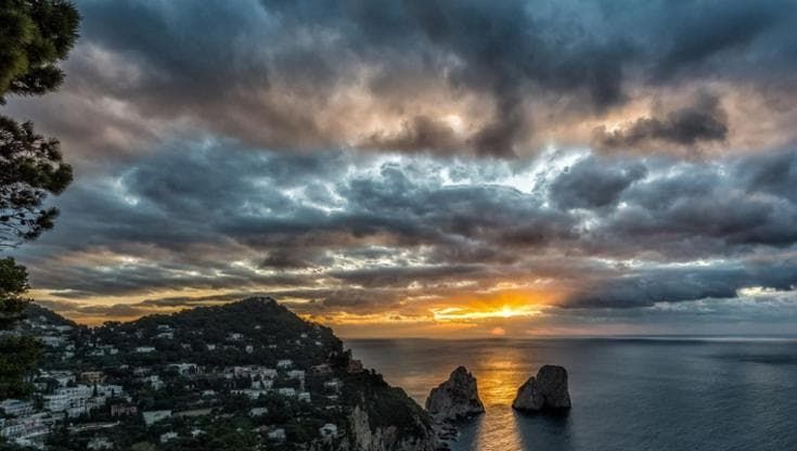 Decalogo per le guide: “Cortesia, puntualità e rispetto per l’ambiente, ecco come valorizzare Capri”