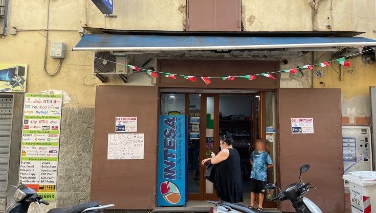 Napoli, la fuga interrotta del tabaccaio col biglietto vincente che inseguiva una fortuna impossibile 