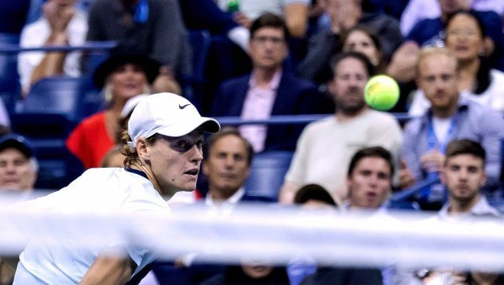 Us Open, Sinner battuto da Alcaraz ai quarti al 5° set dopo oltre cinque ore: "Una sconfitta che farà male a lungo"