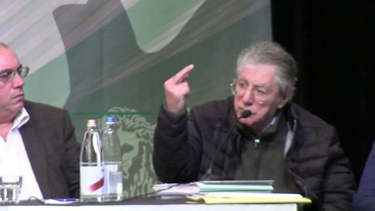 Il triste ritorno del dito medio
