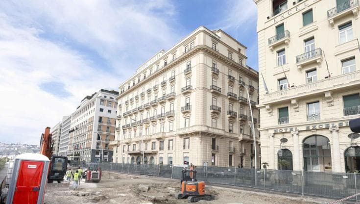 Napoli, allarme degli albergatori: “Presenze in calo, servono eventi di qualità ma non in centro”