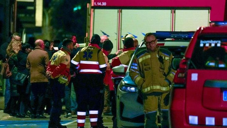 Barcellona, incendio in un edificio: morti cinque ragazzi in un ripostiglio sul tetto