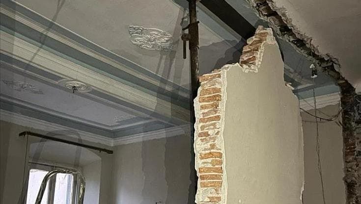 Via Sampierdarena, crolla la soletta di un appartamento in ristrutturazione, 28 evacuati