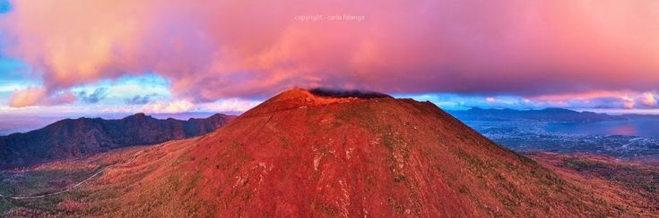 Vesuvio, suggestioni d’autunno: vista sul Gran Cono e sulle isole